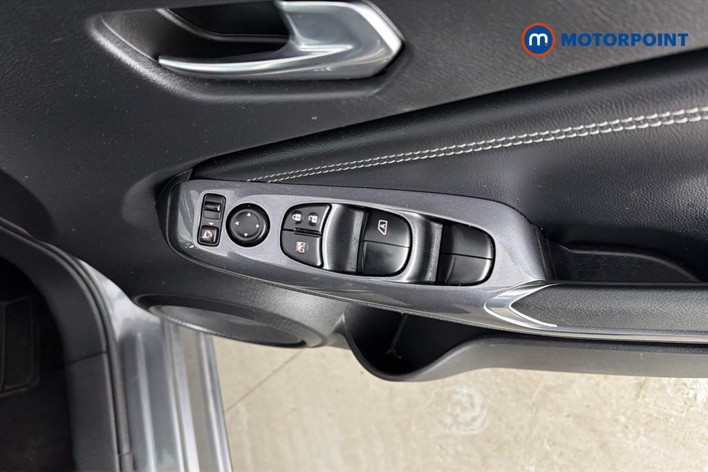 Nissan Juke N-Connecta Automatic Petrol-Electric Hybrid SUV - Stock Number (1652736) - 20th supplementary image