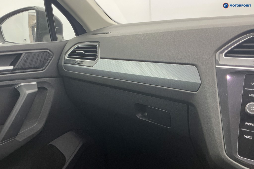 Volkswagen Tiguan Active Manual Petrol SUV - Stock Number (1586380) - 18th supplementary image