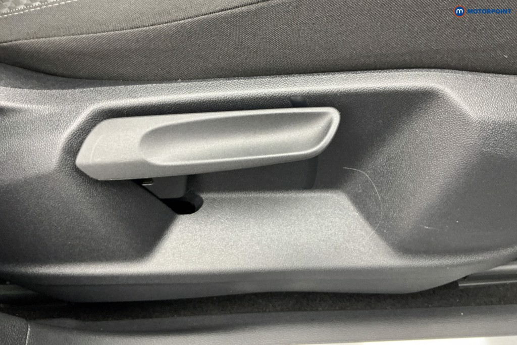 Volkswagen Tiguan Active Manual Petrol SUV - Stock Number (1586380) - 23rd supplementary image