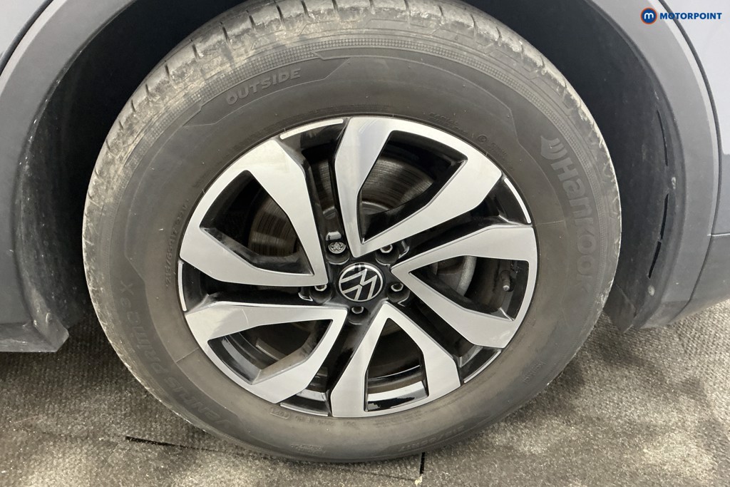 Volkswagen Tiguan Active Manual Petrol SUV - Stock Number (1586380) - 33rd supplementary image