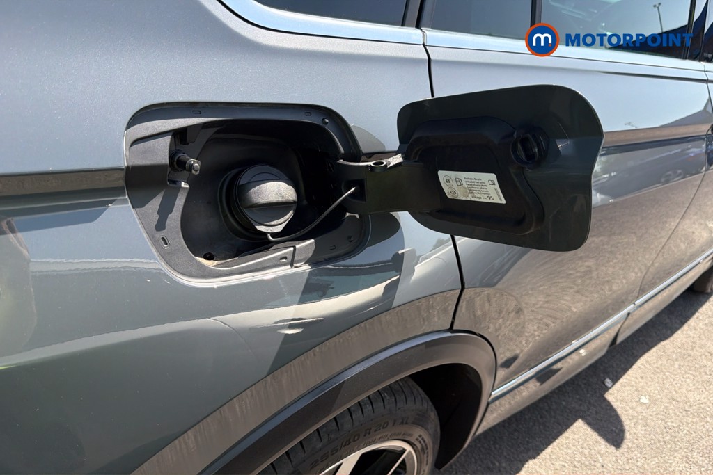 Volkswagen Tiguan R-Line Automatic Petrol SUV - Stock Number (1596594) - 33rd supplementary image