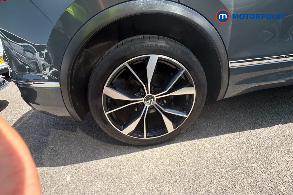 Volkswagen Tiguan R-Line Automatic Petrol SUV - Stock Number (1596594) - 35th supplementary image