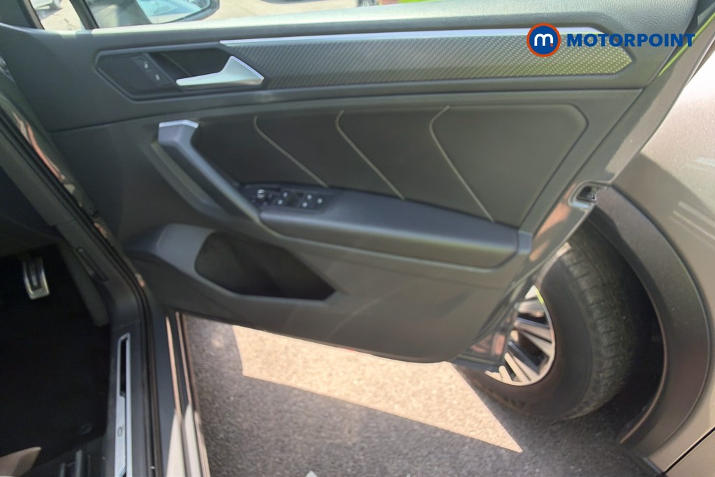 Volkswagen Tiguan R-Line Automatic Petrol SUV - Stock Number (1596594) - 37th supplementary image