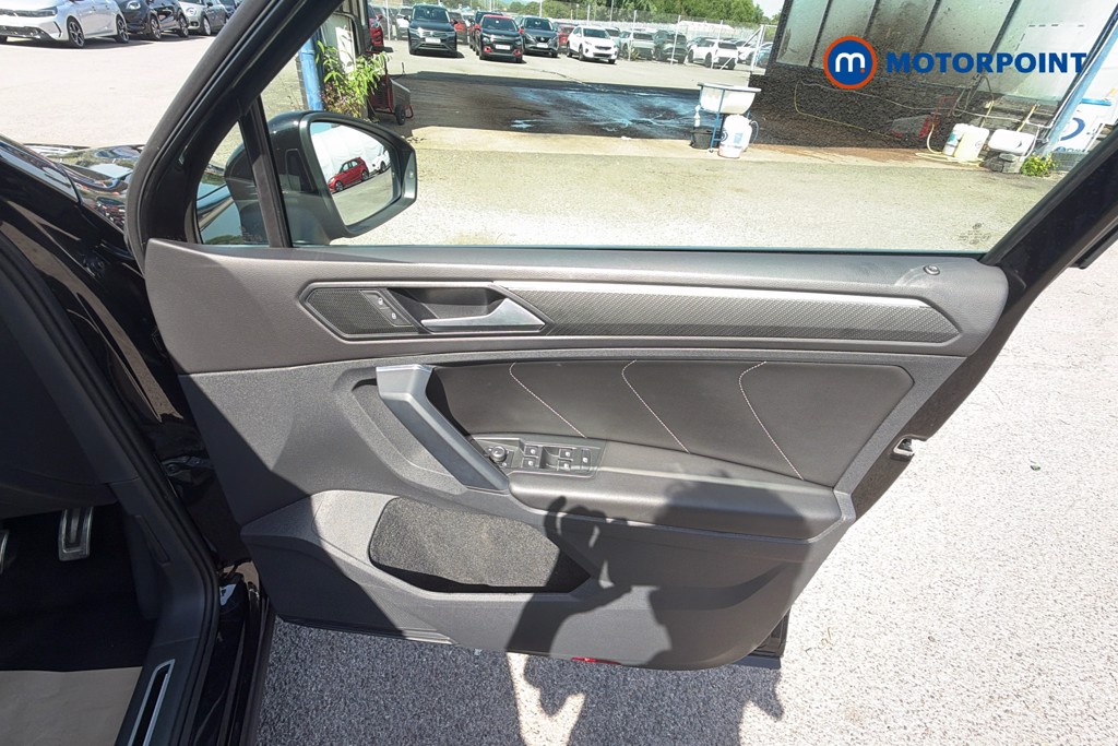 Volkswagen Tiguan R-Line Automatic Petrol SUV - Stock Number (1639113) - 37th supplementary image