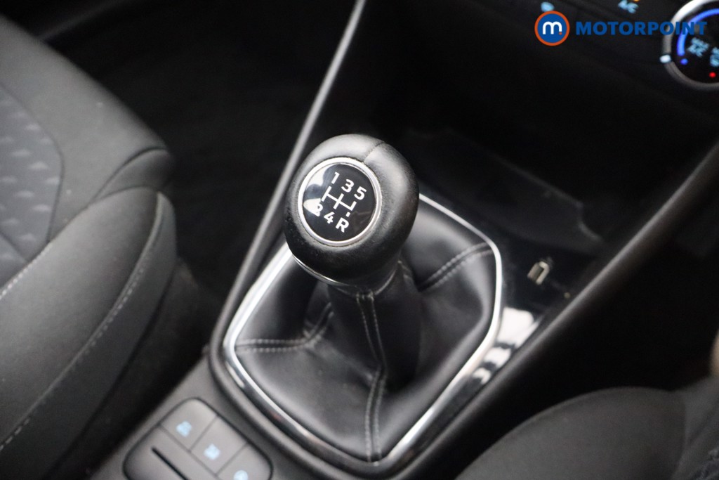 Ford Fiesta Zetec Manual Petrol Hatchback - Stock Number (1645138) - 5th supplementary image