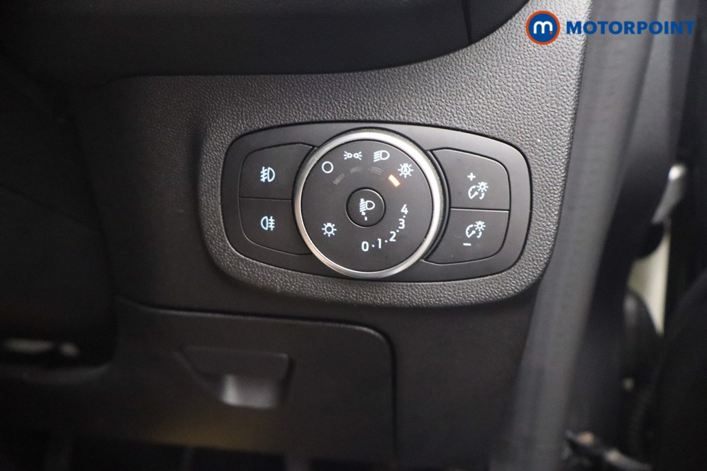 Ford Fiesta Zetec Manual Petrol Hatchback - Stock Number (1645138) - 9th supplementary image