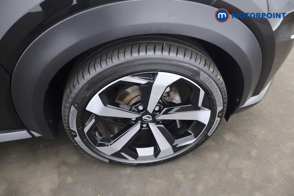 Nissan Juke Tekna Manual Petrol SUV - Stock Number (1648757) - 4th supplementary image