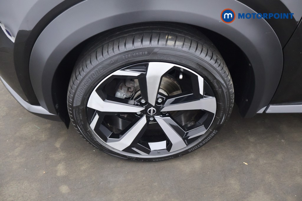 Nissan Juke Tekna Manual Petrol SUV - Stock Number (1648757) - 1st supplementary image
