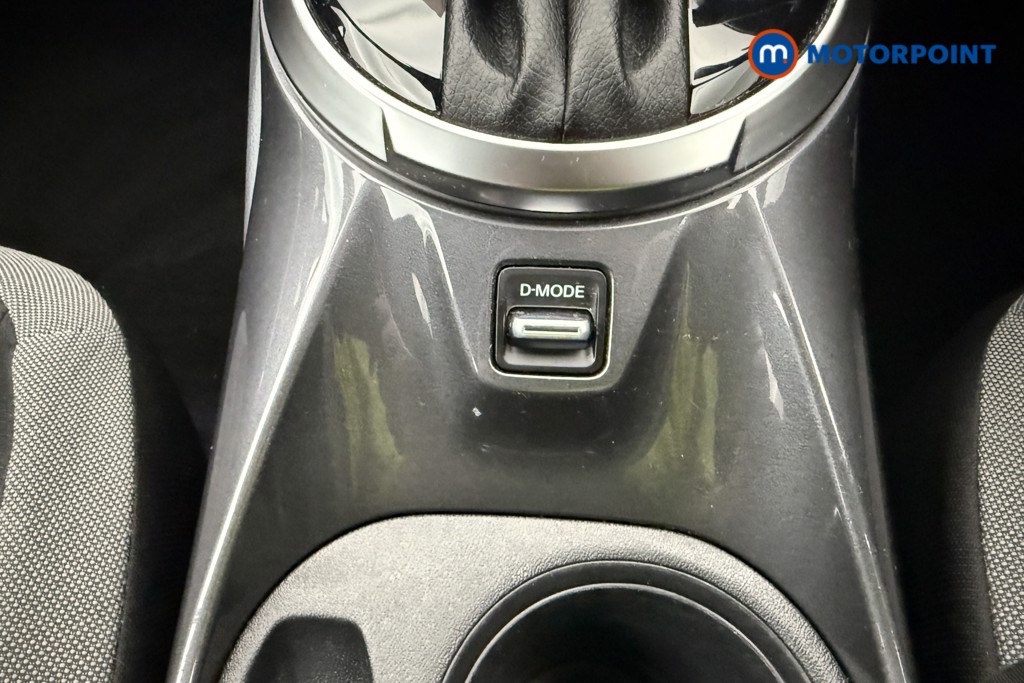 Nissan Juke N-Connecta Automatic Petrol SUV - Stock Number (1650111) - 16th supplementary image
