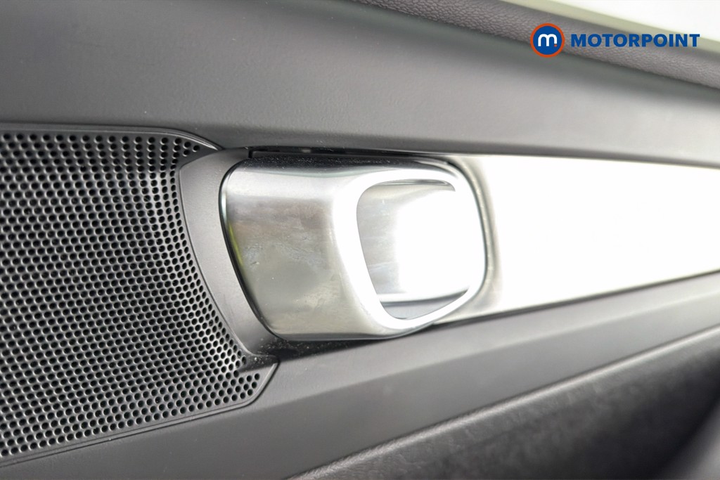 Volvo Xc40 Core Automatic Petrol SUV - Stock Number (1650752) - 42nd supplementary image