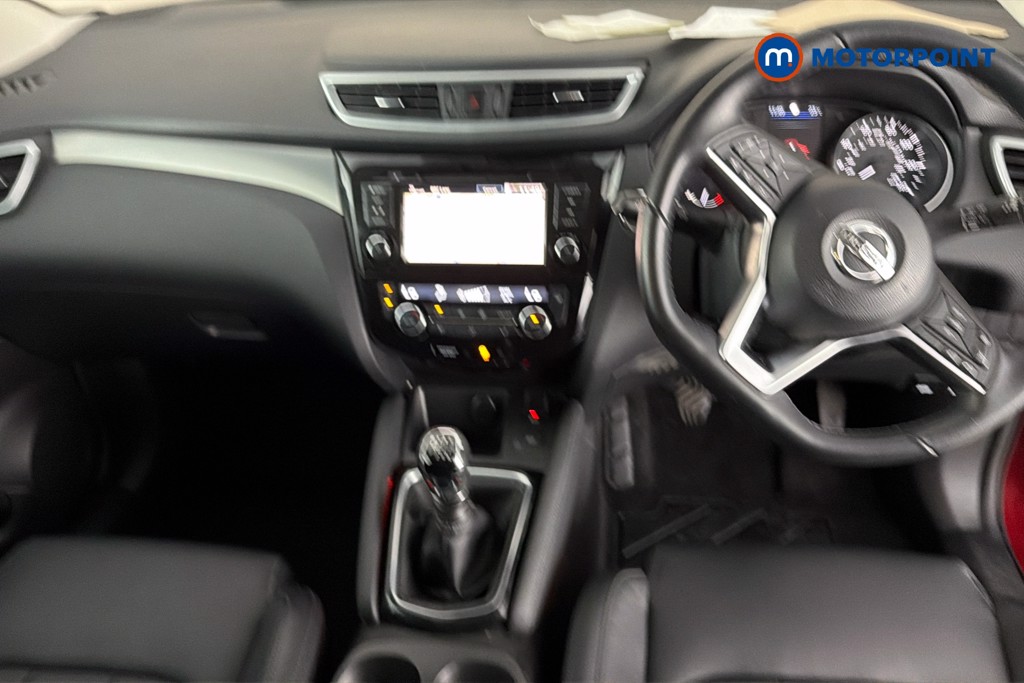 Nissan Qashqai N-Motion Manual Petrol SUV - Stock Number (1650762) - 1st supplementary image