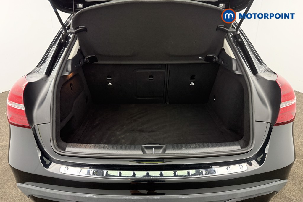 Mercedes-Benz GLA Urban Edition Manual Petrol SUV - Stock Number (1651004) - 5th supplementary image