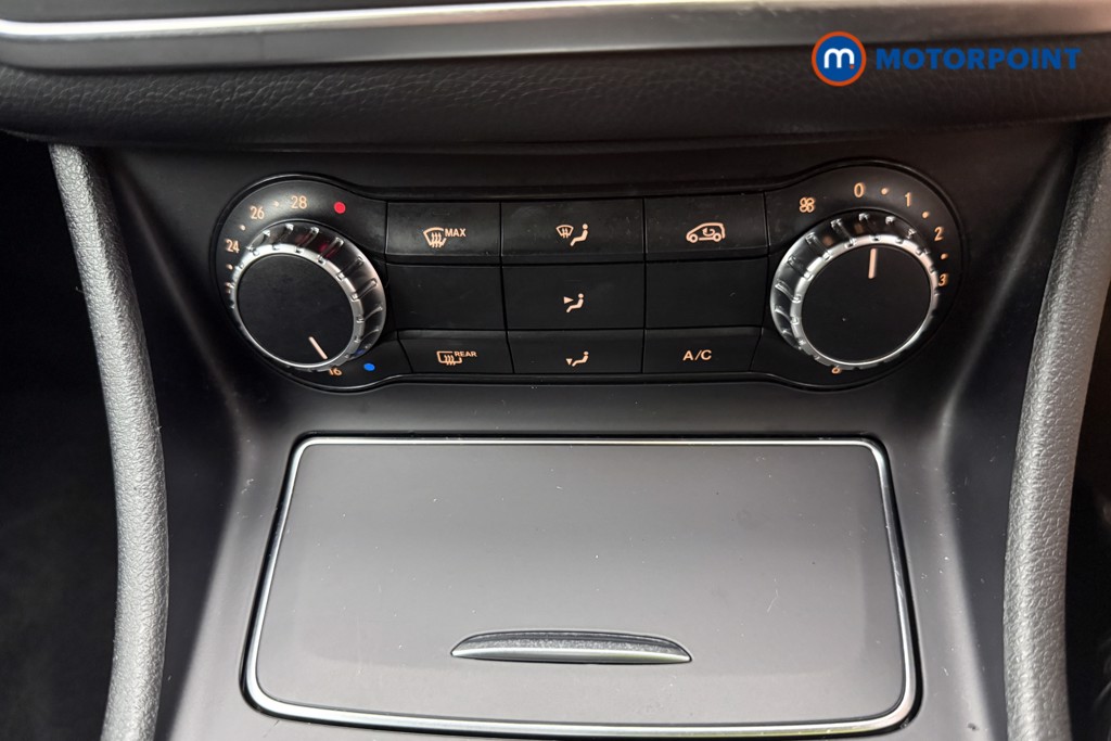 Mercedes-Benz GLA Urban Edition Manual Petrol SUV - Stock Number (1651004) - 14th supplementary image