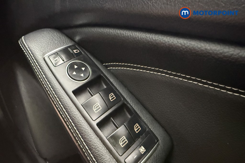 Mercedes-Benz GLA Urban Edition Manual Petrol SUV - Stock Number (1651004) - 17th supplementary image