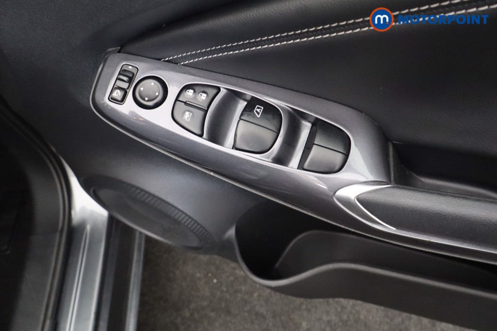 Nissan Juke N-Connecta Manual Petrol SUV - Stock Number (1651237) - 14th supplementary image