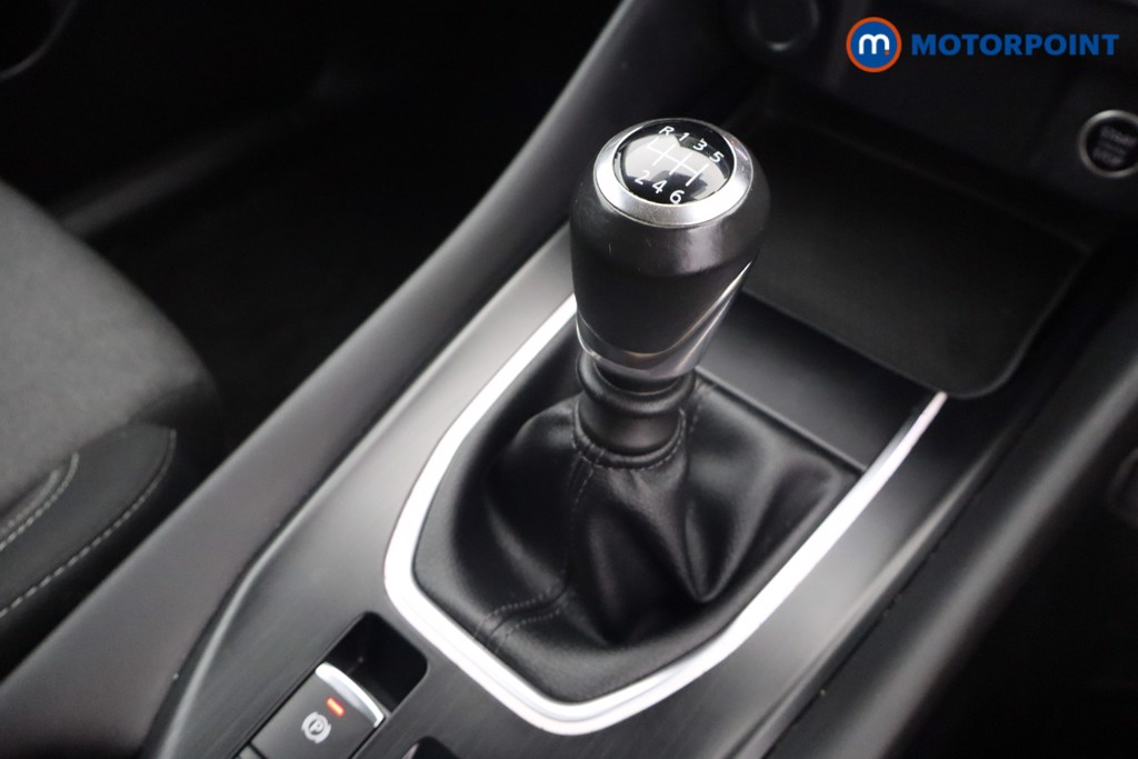 Nissan Qashqai N-Connecta Manual Petrol SUV - Stock Number (1651262) - 4th supplementary image