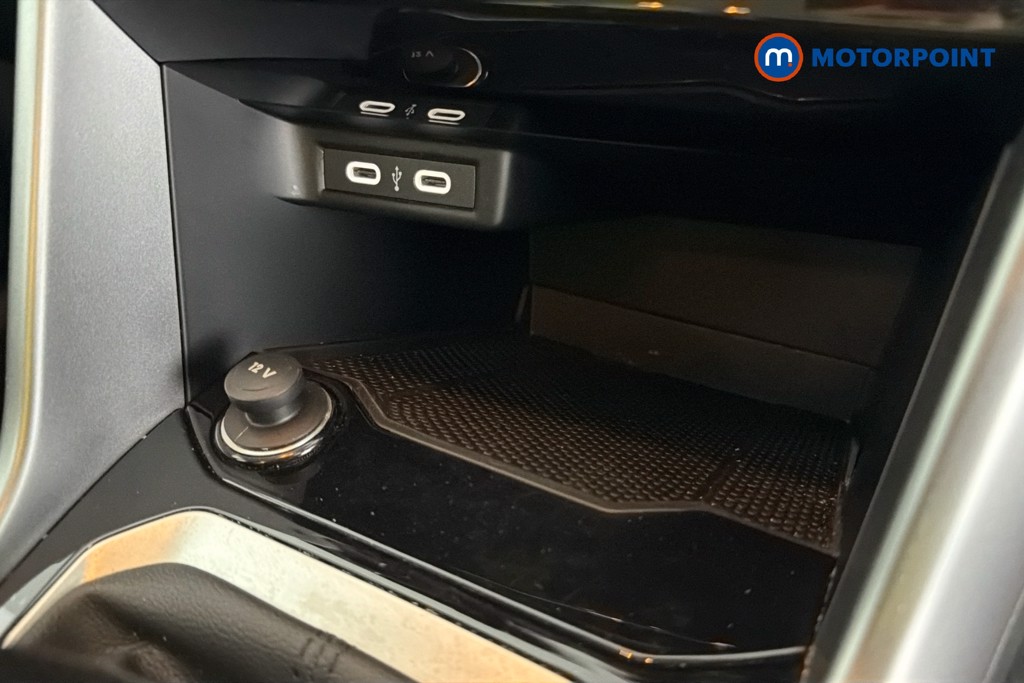 Volkswagen T-Roc Life Manual Petrol SUV - Stock Number (1652824) - 17th supplementary image