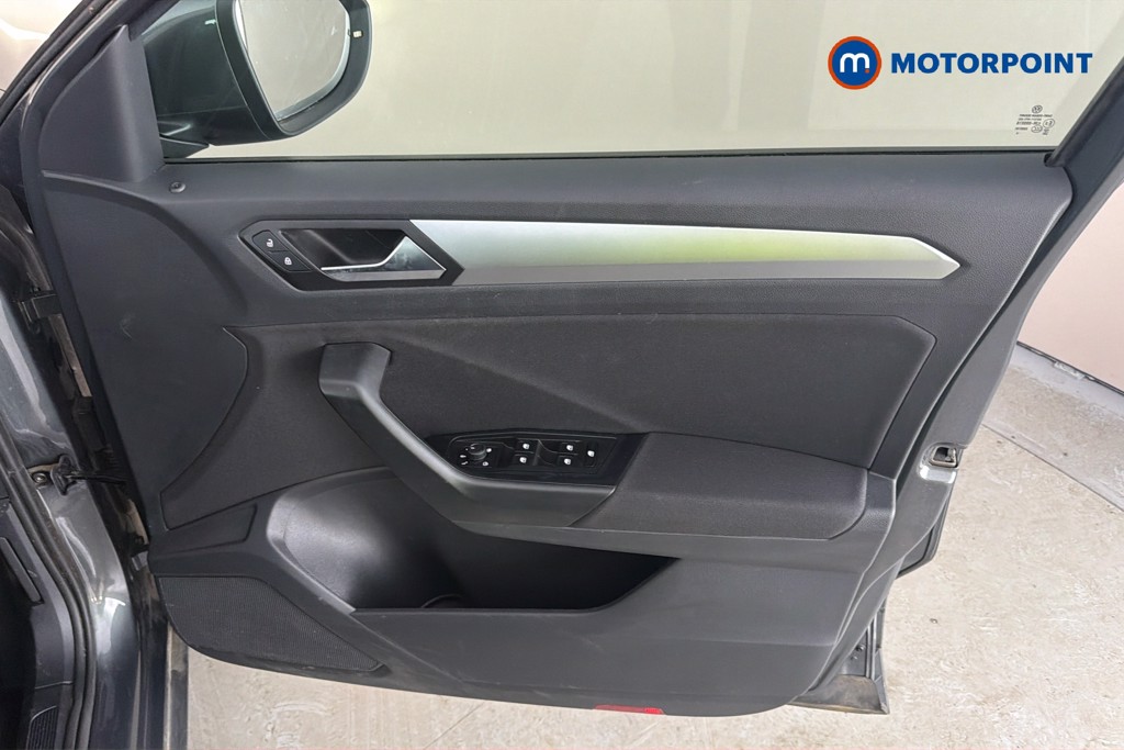Volkswagen T-Roc Life Manual Petrol SUV - Stock Number (1652824) - 19th supplementary image