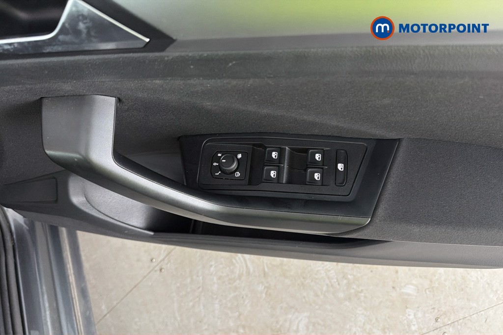 Volkswagen T-Roc Life Manual Petrol SUV - Stock Number (1652824) - 20th supplementary image