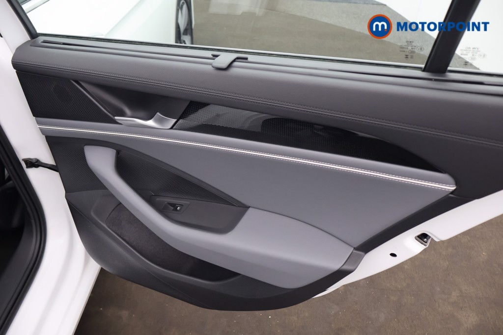 Volkswagen Passat Life Automatic Petrol Plug-In Hybrid Estate - Stock Number (1654189) - 17th supplementary image