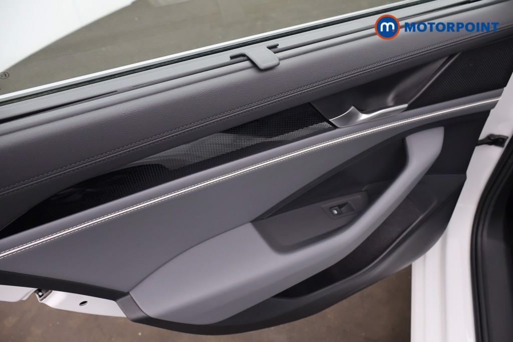 Volkswagen Passat Life Automatic Petrol Plug-In Hybrid Estate - Stock Number (1654189) - 21st supplementary image