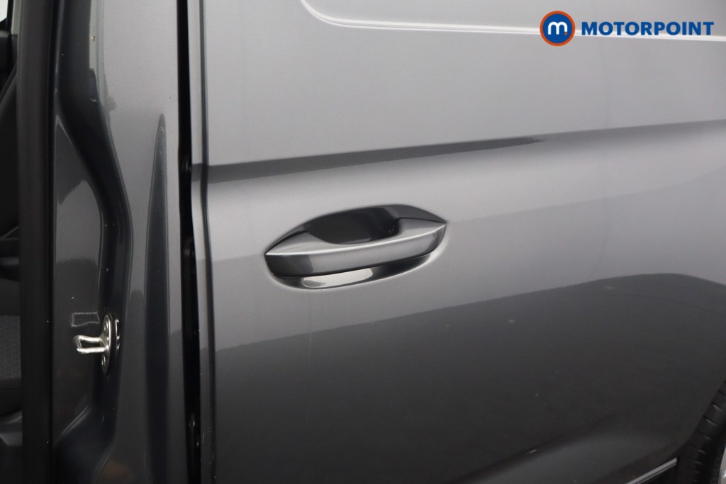 Ford Transit Connect Limited Automatic Petrol Plug-In Hybrid Panel Van - Stock Number (1654419) - 12th supplementary image