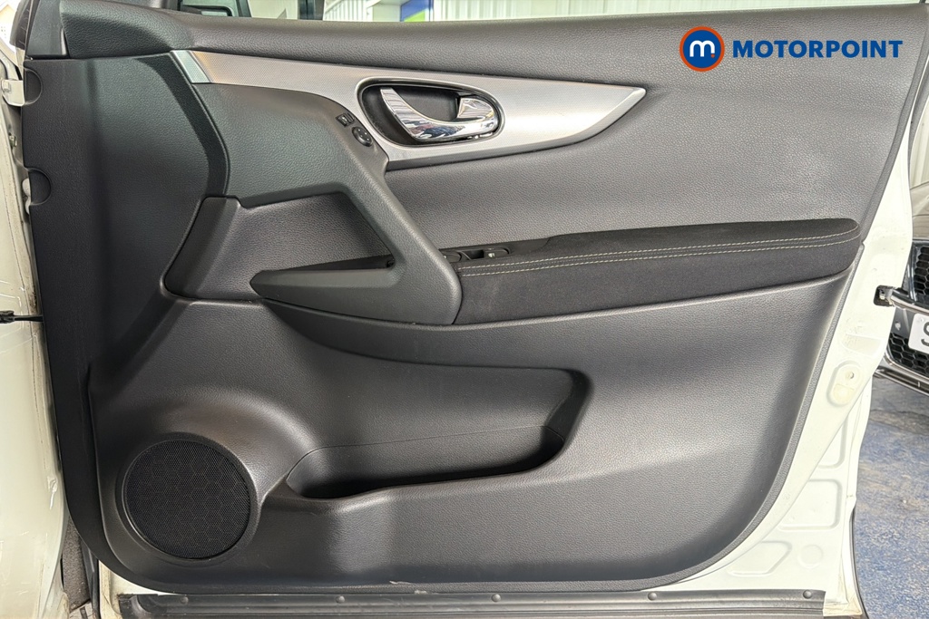 Nissan Qashqai N-Connecta Manual Petrol SUV - Stock Number (1654766) - 18th supplementary image
