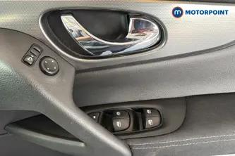 Nissan Qashqai N-Connecta Manual Petrol SUV - Stock Number (1654766) - 19th supplementary image