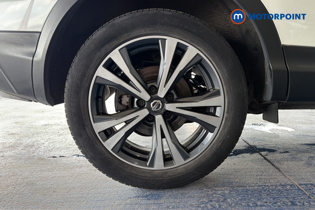 Nissan Qashqai N-Connecta Manual Petrol SUV - Stock Number (1654766) - 46th supplementary image