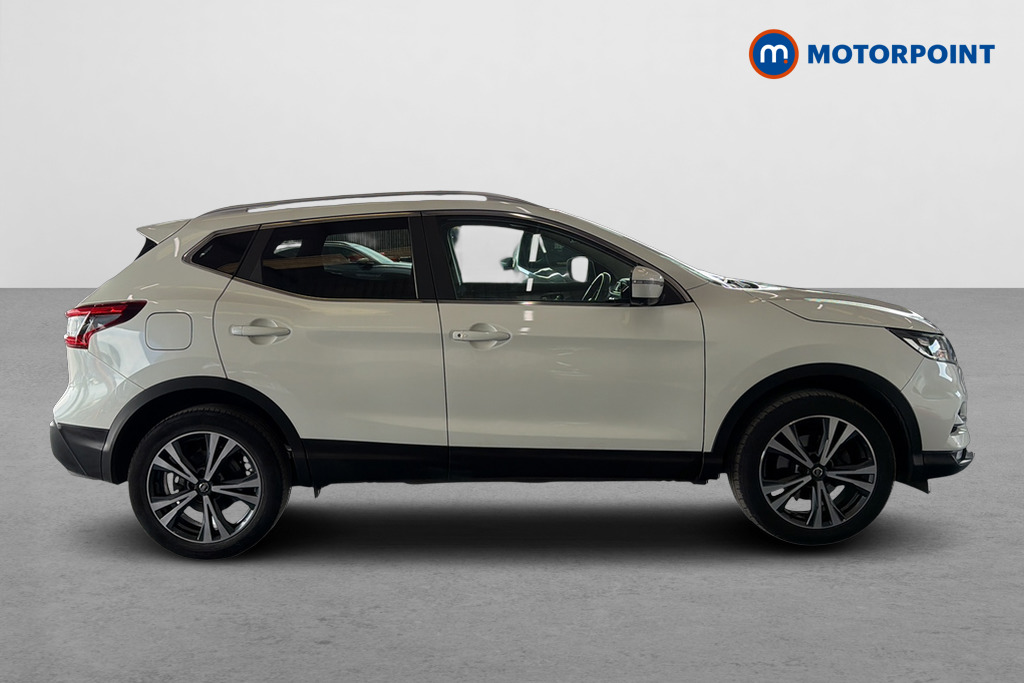 Nissan Qashqai N-Connecta Manual Petrol SUV - Stock Number (1654766) - Passenger side
