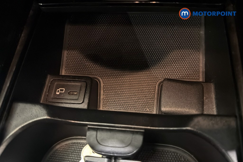 Mercedes-Benz A Class Amg Line Executive Edition Automatic Petrol Hatchback - Stock Number (1640662) - 17th supplementary image