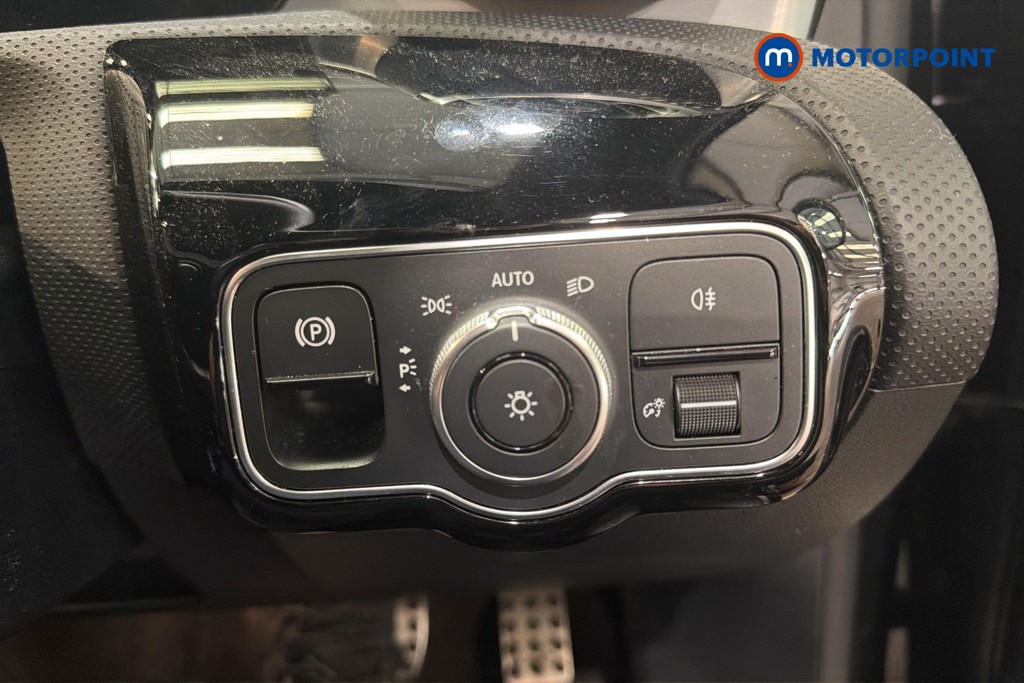 Mercedes-Benz A Class Amg Line Executive Edition Automatic Petrol Hatchback - Stock Number (1640662) - 18th supplementary image