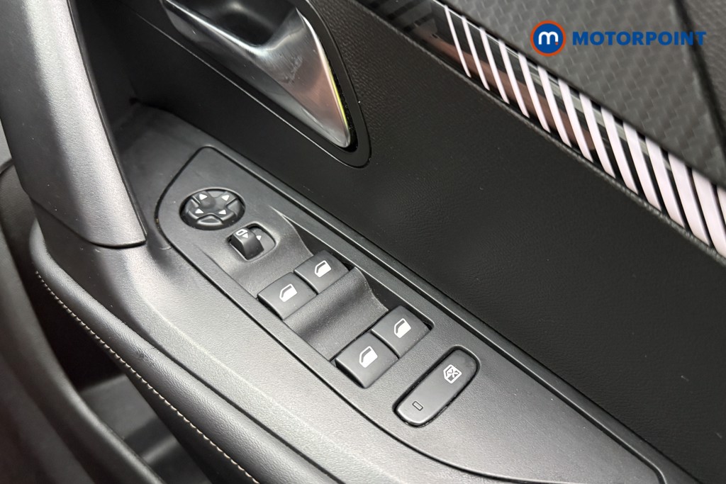 Peugeot 2008 Allure Manual Petrol SUV - Stock Number (1645395) - 17th supplementary image