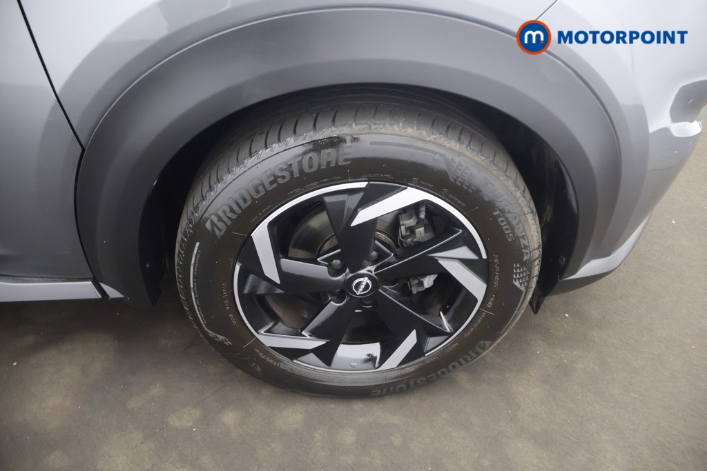 Nissan Juke N-Connecta Automatic Petrol SUV - Stock Number (1647337) - 4th supplementary image