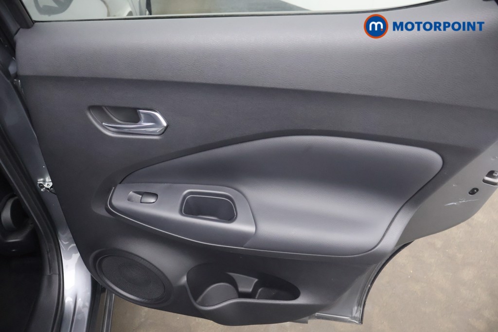 Nissan Juke N-Connecta Automatic Petrol SUV - Stock Number (1647337) - 17th supplementary image