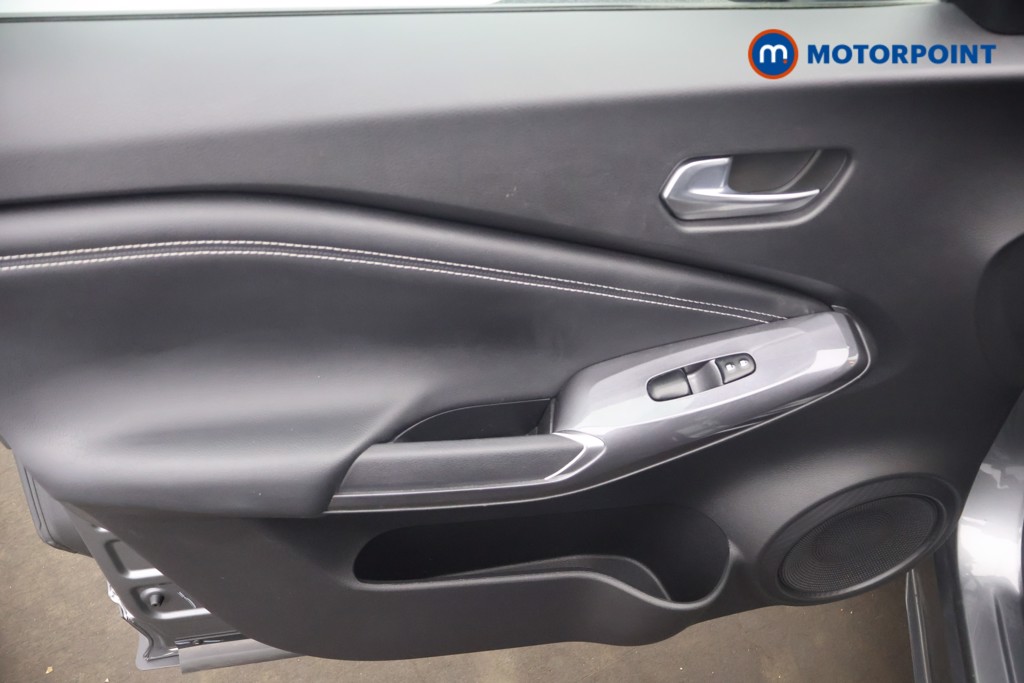 Nissan Juke N-Connecta Automatic Petrol SUV - Stock Number (1647337) - 22nd supplementary image