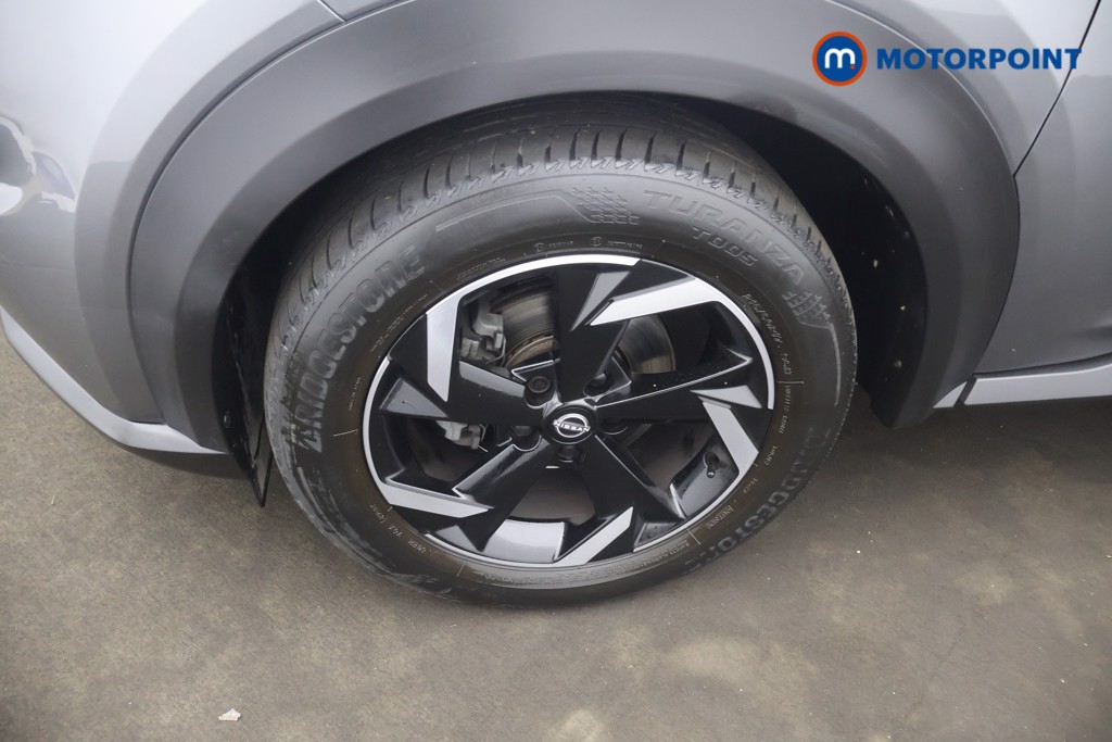 Nissan Juke N-Connecta Automatic Petrol SUV - Stock Number (1647337) - 1st supplementary image