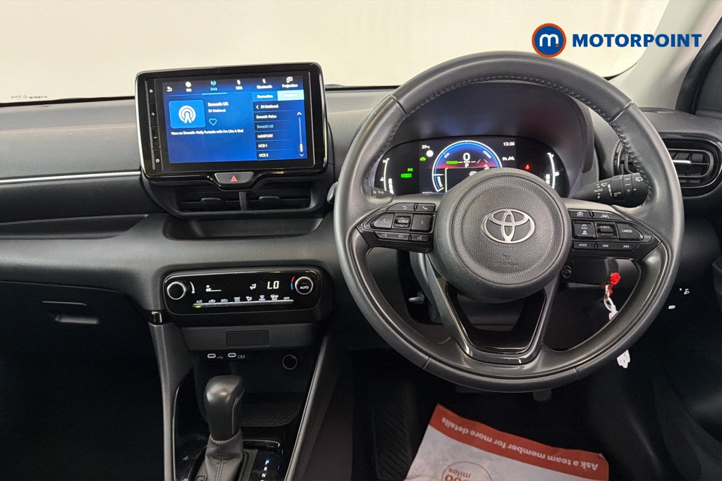 Toyota Yaris Design Automatic Petrol-Electric Hybrid Hatchback - Stock Number (1648401) - 2nd supplementary image