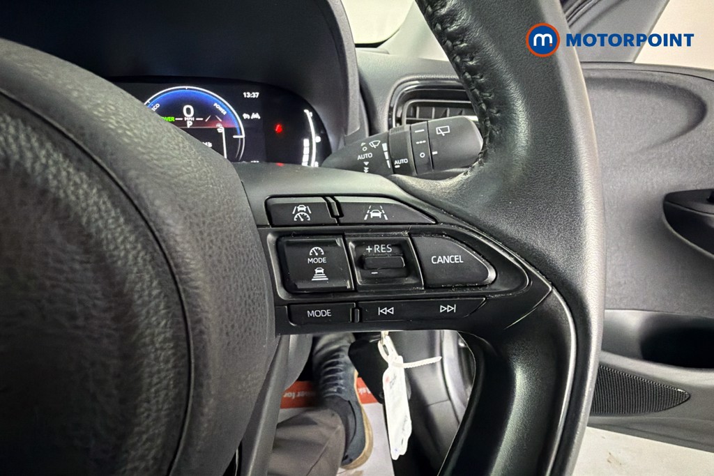 Toyota Yaris Design Automatic Petrol-Electric Hybrid Hatchback - Stock Number (1648401) - 4th supplementary image