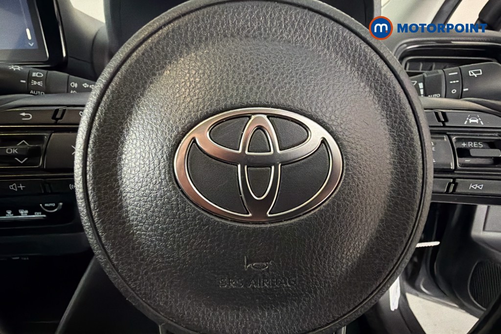 Toyota Yaris Design Automatic Petrol-Electric Hybrid Hatchback - Stock Number (1648401) - 5th supplementary image