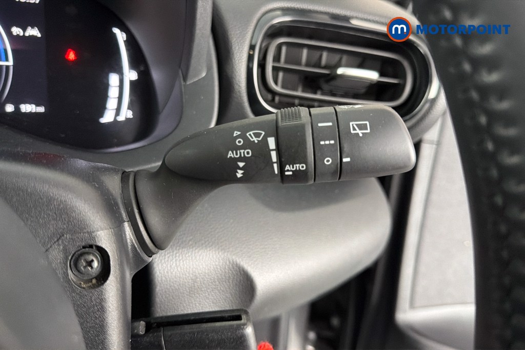 Toyota Yaris Design Automatic Petrol-Electric Hybrid Hatchback - Stock Number (1648401) - 7th supplementary image