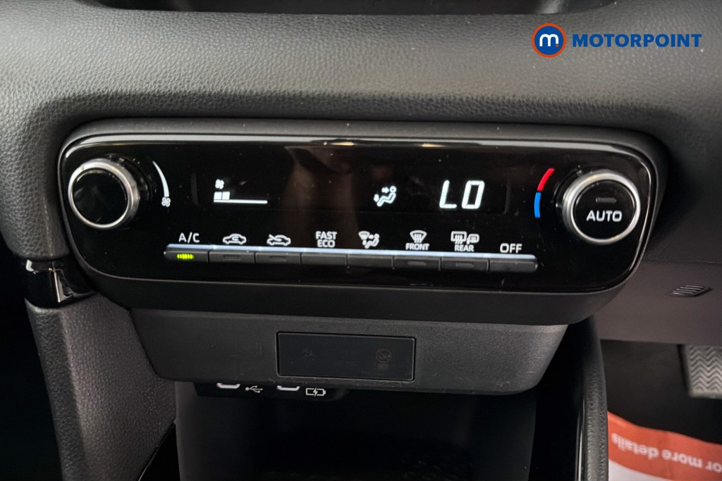 Toyota Yaris Design Automatic Petrol-Electric Hybrid Hatchback - Stock Number (1648401) - 12th supplementary image
