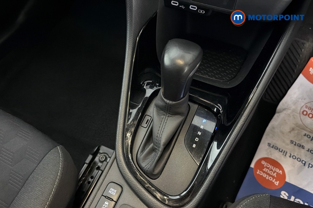 Toyota Yaris Design Automatic Petrol-Electric Hybrid Hatchback - Stock Number (1648401) - 15th supplementary image