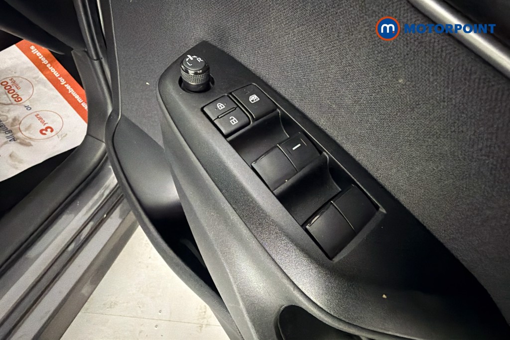 Toyota Yaris Design Automatic Petrol-Electric Hybrid Hatchback - Stock Number (1648401) - 20th supplementary image