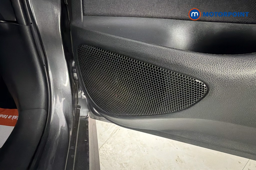 Toyota Yaris Design Automatic Petrol-Electric Hybrid Hatchback - Stock Number (1648401) - 21st supplementary image