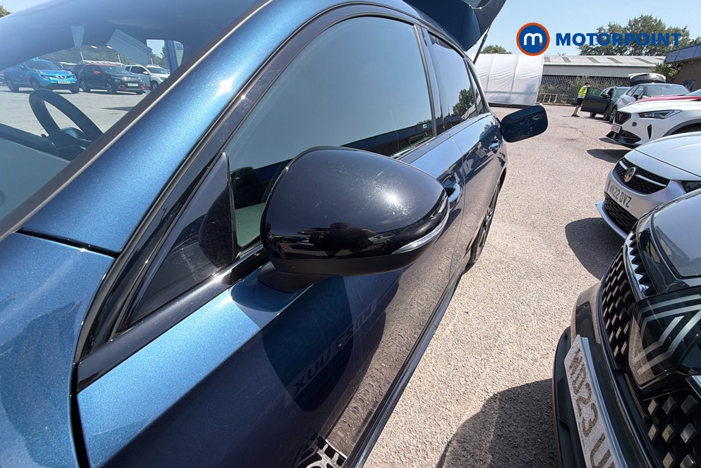 Mercedes-Benz A Class Amg Line Executive Edition Automatic Petrol Hatchback - Stock Number (1649142) - 43rd supplementary image