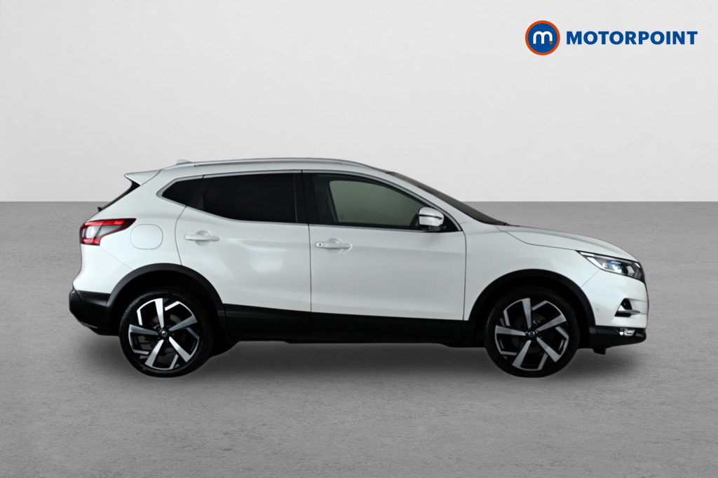 Nissan Qashqai Tekna Automatic Diesel SUV - Stock Number (1650652) - Drivers side