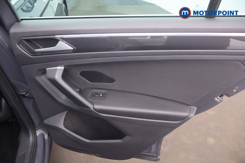 Volkswagen Tiguan Elegance Automatic Petrol SUV - Stock Number (1651244) - 17th supplementary image