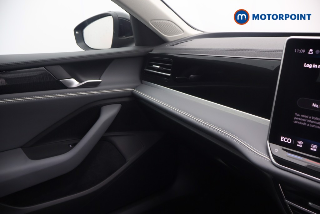 Volkswagen Passat Life Automatic Petrol Plug-In Hybrid Estate - Stock Number (1651976) - 10th supplementary image