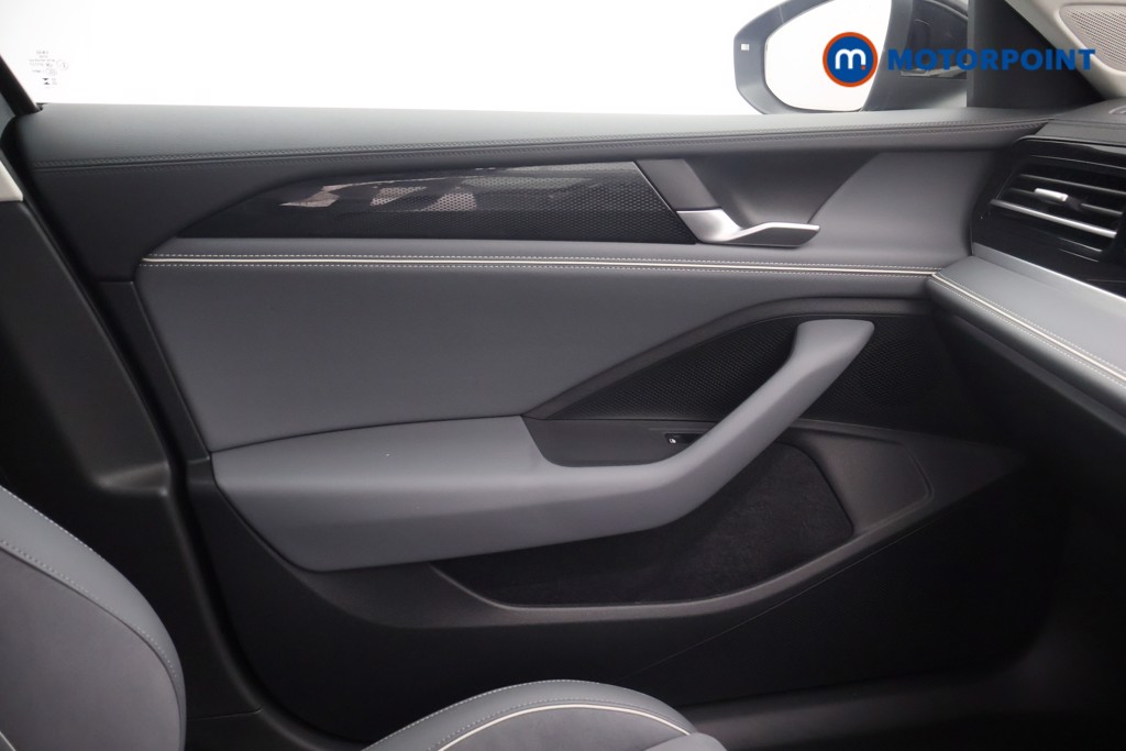 Volkswagen Passat Life Automatic Petrol Plug-In Hybrid Estate - Stock Number (1651976) - 11th supplementary image